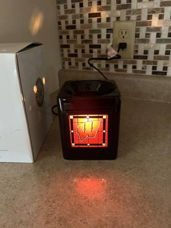 Scentsy full size warmer - Wisconsin Badgers - $40 (Chetek)62974824733571120