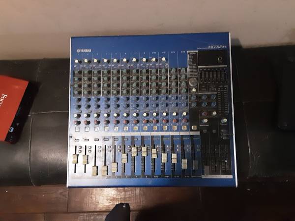 Yamaha 16 channel mixing board with digital converter 1