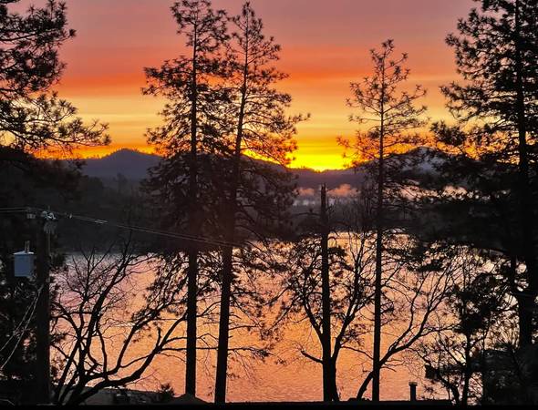 $429 / 3br - Lake House Sleeps 16, Marina Next Door, Retreat #8 (Lakehead, Ca)63972528300547123