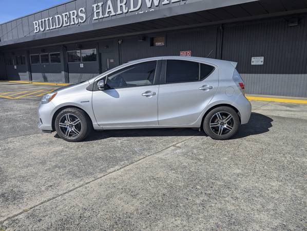 2013 Toyota Prius C. Clean Title, No Accidents: $7,500 (Silver, Hybr - $7,500 (Seattle)63617160353025120