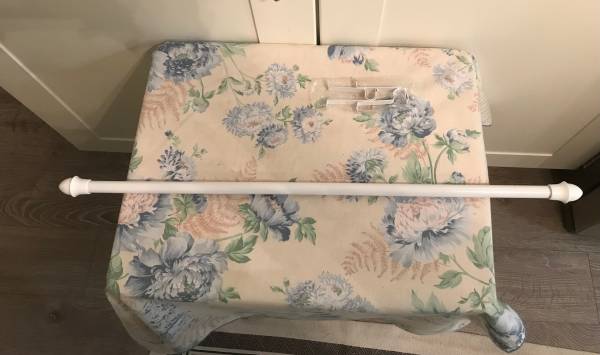 Thin curtain rod 1