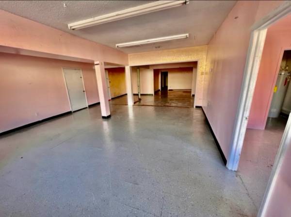 $1,500 / 1500ft2 - Retail Space for Lease (Asheboro)64027276868739122