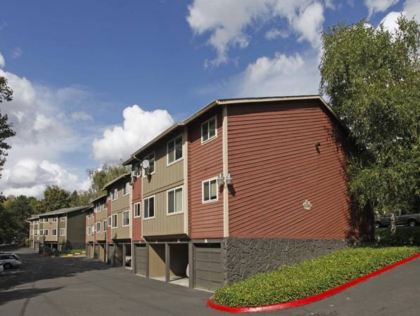 $1,450 / 2br - Dogwood City of the West & Playground at Spring Park - 2B in Portland (North Clackamas)64039222667137121
