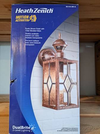 NEW Heath Zenith HZ-4151-BR1 Light 1