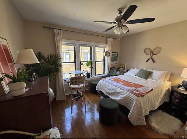 / day Charming 1 BR furnished apartment 1 block to beach on North side 1