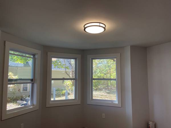 $2350.00 / 3br - 1253ft2 - All updated! Fully renovated! Beautiful front porch view with yard and64017047339393121
