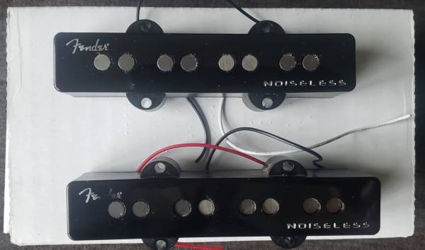 FENDER ULTRA JAZZ BASS PICKUPS 1
