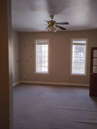 $820 / 2br - 1005ft2 - 2 Bedroom Apartment, Includes Most Utilities, Zoned Commercial (Uniontown, PA)64013370384002120