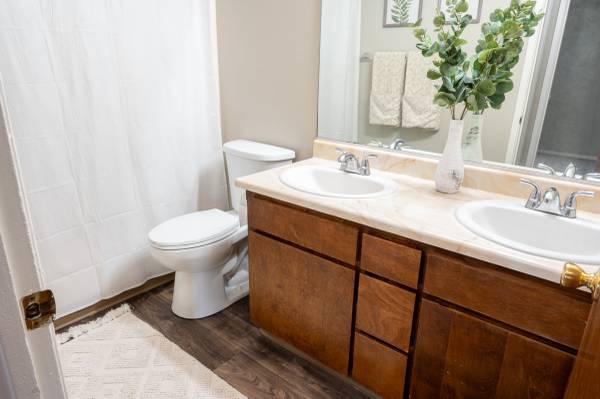 $1,535 / 3br - 1000ft2 - FIRST MONTH FREE IF YOU MOVE IN OCTOBER!!@ Oakwood Apts (Chico)63972103774467124