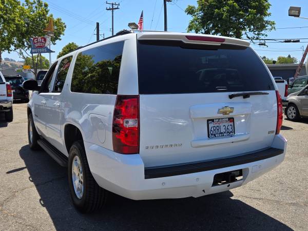 2011 Chevrolet Suburban LT 4X4 SUV de cuero, 3 filas, BOSE, XM, entrada auxiliar, pocos kilómetros recorridos - $13.98863478236481667121