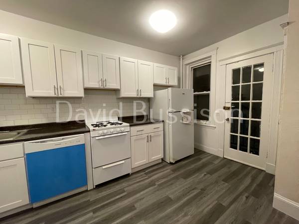 $2,750 / 3br - SIN COMISIÓN- LAVAVAJILLAS - pequeño porche- GRANDES DORMITORIOS - sin sala de estar (Brighton)63655252177281120