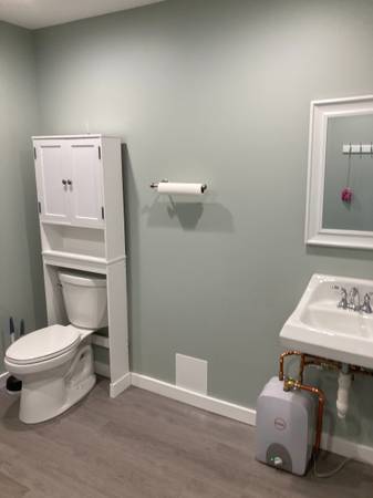 $750 / 240ft2 - Tilton NH - Small office with bathroom (637 W Main St Tilton)63931921100547122