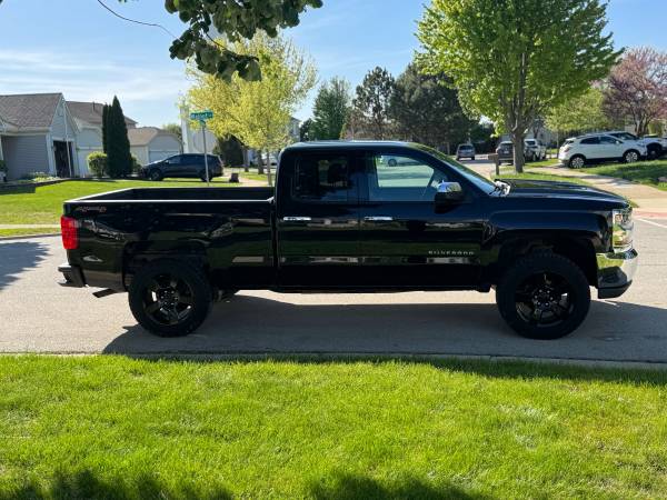 Chevy Silverado 2017 113k miles - $14,999 (Plainfield)63618900245889123
