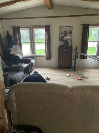 $350 / 3br - 1600ft2 - Room for female (Bloomington)63480094431745123