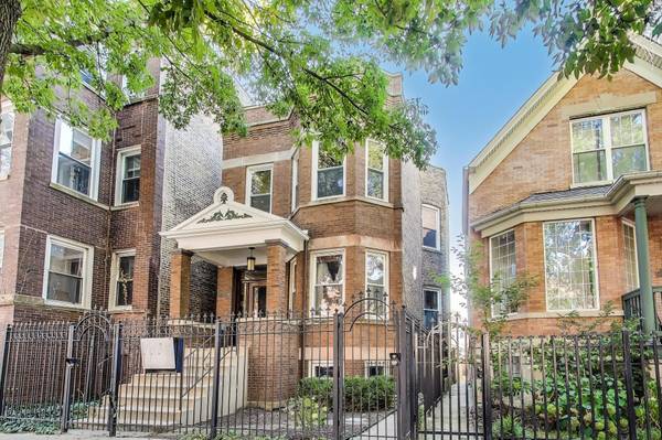 $2,450 / 2br - LOGAN SQUARE! NEWLY REMODELED 2BR+DEN/OFFICE, W/D IN UNIT, CENTRAL AIR (Logan Square - 2704 N. Sacramento, G)63781279527043120