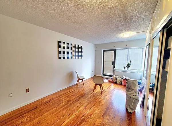$6,845 / 3br - NO FEE_SPACIOUS 3 BR 2 BATHS_ROOF_GYM_LAUNDRY ROOM_WEST 46 ST (Midtown West)63788856852355122
