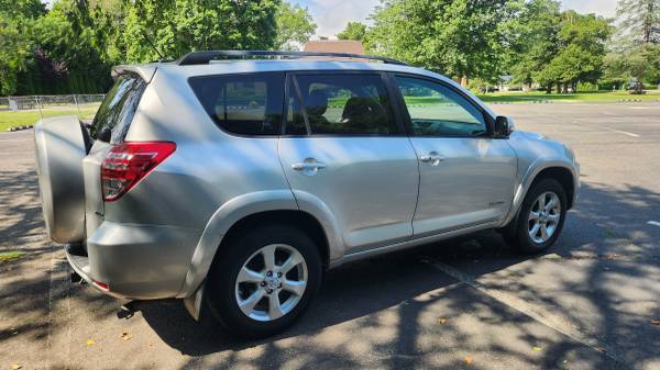 Toyota Rav4 Limited 2011 - $5,900 (11795)63654722650881120