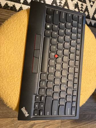 Lenovo ThinkPad TrackPoint II Bluetooth Keyboard w/USB Dongle 1