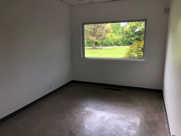 $700 / 150ft2 - 150 SQ FT Office Space with Great View and Natural Lighting (Unit 108)64218943799170124