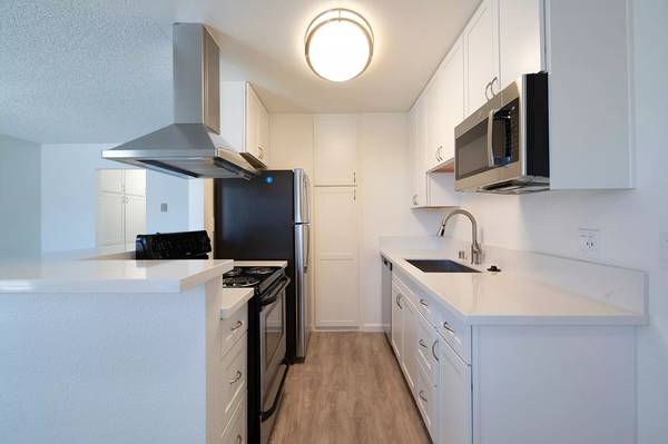 $2,495 / 1br - 601ft2 - A picture is worth a thousand words! Check this 1 bed 1 bath out! (Carlsbad)63998602996611124