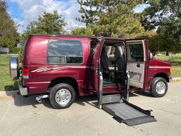 ♿2OO5 FORD LUXURY CONVERSION / WHEELCHAIR VAN // BRAUN WHEELCHAIR LIFT 1