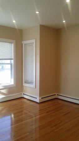 $1,250 / 3br - 200ft2 - A 3 minutos a pie de la estación T Malden Center, estacionamiento gratuito, lavandería gratuita (Malden center)63690755808387121