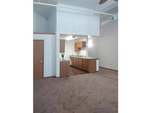 $700 / 3br - 1227ft2 - Range, Indoor Mail Service, Community Room (Convenient Senior Living Downtown location)63617434139907123