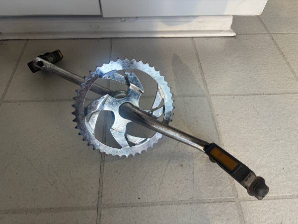 Beach Cruiser Sprocket 44T , Hardware, Pedals 1