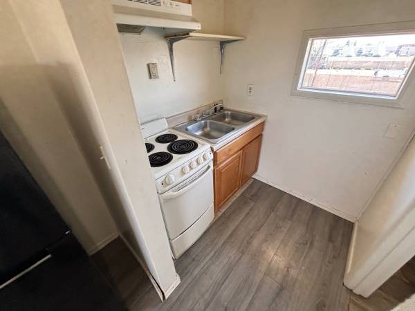Nice Clean Two Bedroom Apartment and Studio 1