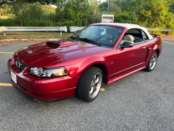 2003 Mustang GT descapotable de 5 velocidades, 68 mil millas - $10,50063469917102851124