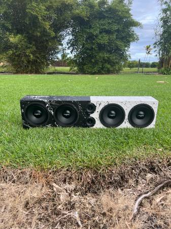 Full rack speaker 1