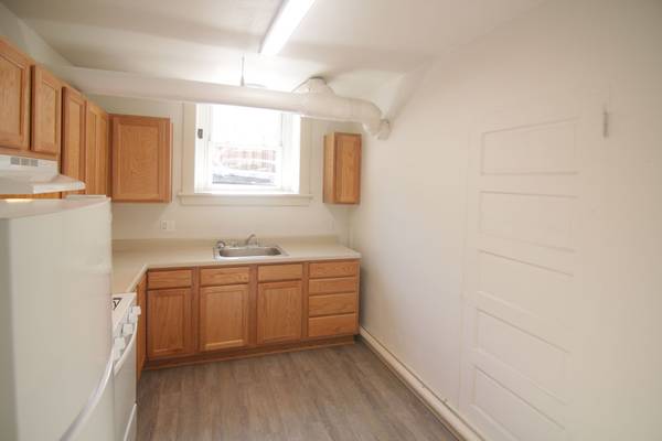$900 / 486ft2 - Nice Studio, All Utilities Included, Full Kitchen & Bath (Regent Square - Frick Park - 500 Todd St)64013203096193123