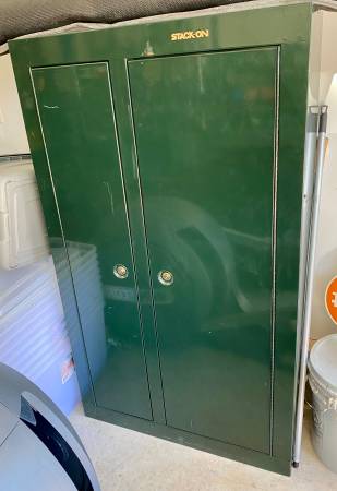 Stack-On Locking Cabinet 1