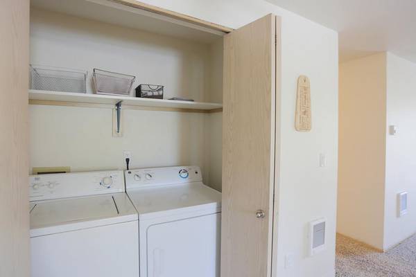 $1,716 / 2br - 864ft2 - Amplios patios y balcones, electrodomésticos de acero inoxidable, recorra hoy (área de Springwater Trail)63672564572035123