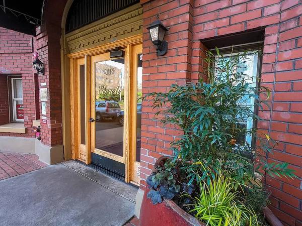 $1,450 / 1br - 550ft2 - * * TOP FLOOR / CORNER  * VIEW * * (2018 NW Everett / NW / Northwest)63820882939651120