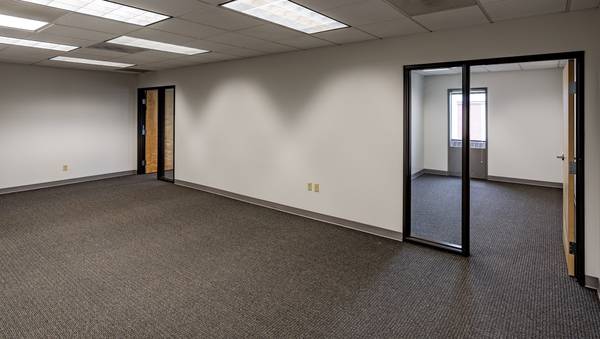 $2,048 / 1229ft2 - Excellent Mid Sized Office With Parking In Uptown Vancouver (Vancouver)64218952079234120