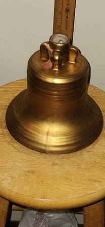 1976 Bicentennial Philadelphia Whiskey 22Kt Liberty Bell liquor bottle 1