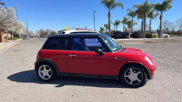 2004 MINI Cooper  Hatchback 2D Hatchback - $2,800 (Real Deal Auto)63619149845889123
