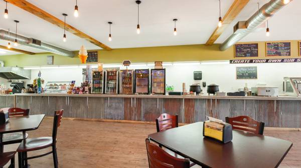 $379,900 / 3600ft2 - 909 W Main Street, Cameron, WI 54822 (Cameron, WI)63655162673921124