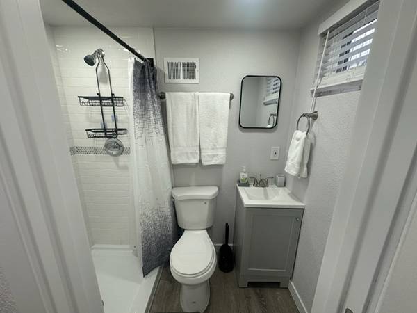 $1700.00 / 2br - Fully Remodeled 2 Bedroom 1 Bath Unit Furnished!63655837563777123