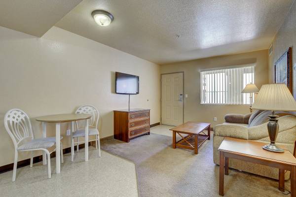 $289 / 1br - 350ft2 - shopping center bear by (4555 LAS VEGAS BLVD N, LAS VEGAS, NV)63859611928449123