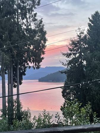 Charming 1 Bedroom Oceanview Cottage in Lower Gibsons 3