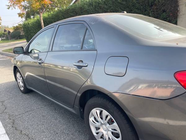 TOYOTA COROLLA 2011 CLEAN TITLE 1