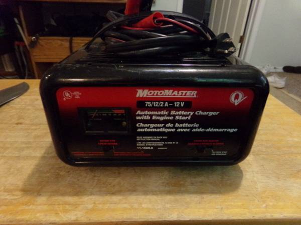 MotoMaster 12V Automatic Battery Charger 1