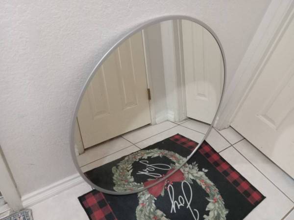 TARGET ROUND LARGE MIRROR 32" PLEASE CALL 1