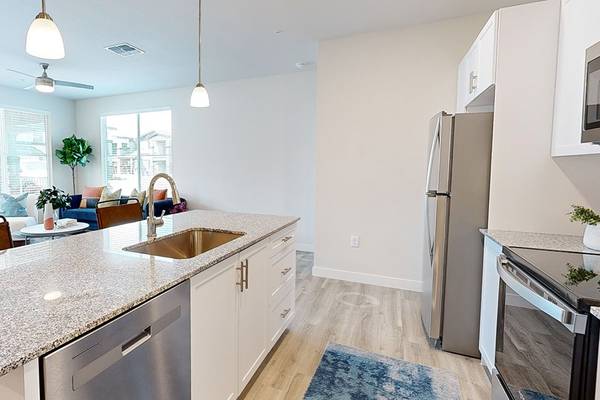 $1,362 / 1br - 773ft2 - Encimeras de granito, piscina climatizada con cabañas privadas, casa club (7601 W Glendale Ave, Glendale, AZ)63623896653441121