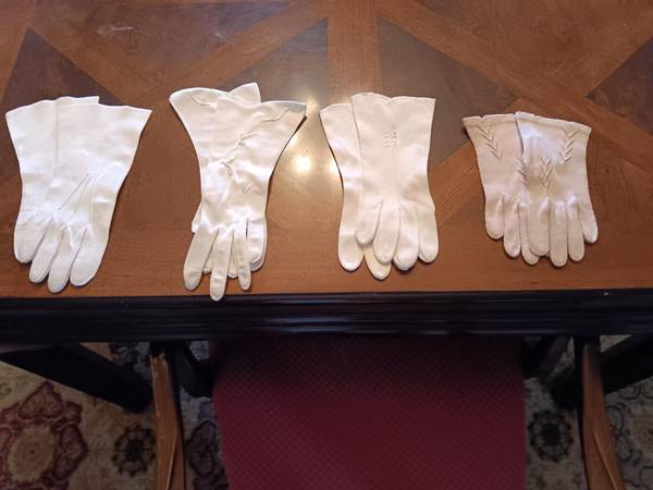 4 Vintage Pair of Gloves 1