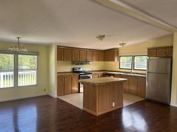 $1,800 / 3br - 1800ft2 - Large 3/2 on almost an acre, pet friendly (Fall Branch)63838122353283123