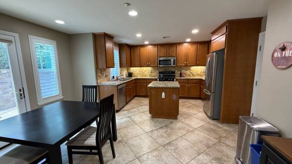 $1,100 / 1br - 110ft2 - $1,100- Habitación privada soleada en adosado de 4 habitaciones, todos los servicios incluidos (Dublin)63657929735299122