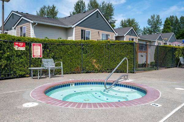 $1,625 / 2br - 850ft2 - Control Climático Individual, Servicios Incluidos - Agua, Alcantarillado, Basura (Sommerset Weset- Elmonica South neighborhood in Beavert)63831607953795122